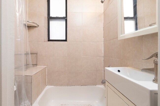 Building Photo - 316 E 96th St