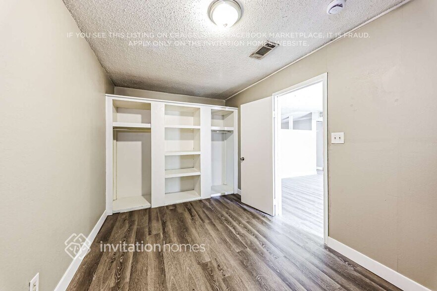 Building Photo - 6921 W Hazelwood St