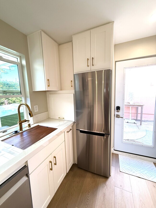 Building Photo - 8507 Croydon Ave