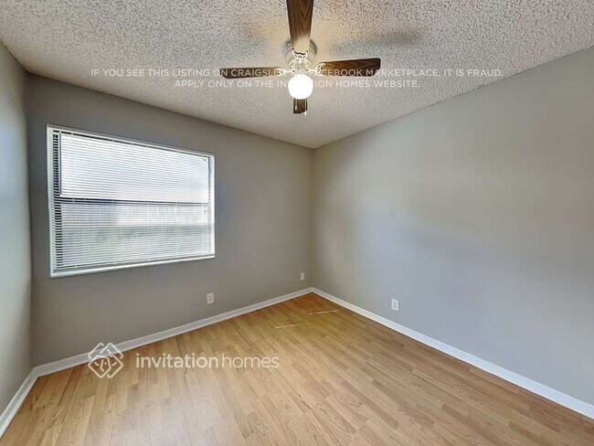 Building Photo - 5112 NW 49th Ave