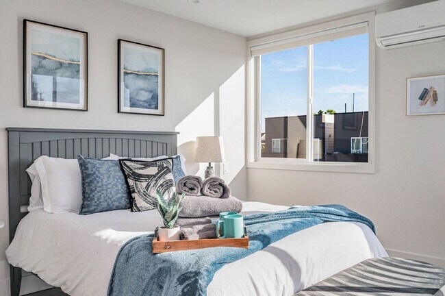 Building Photo - 4205 Evanston Ave N