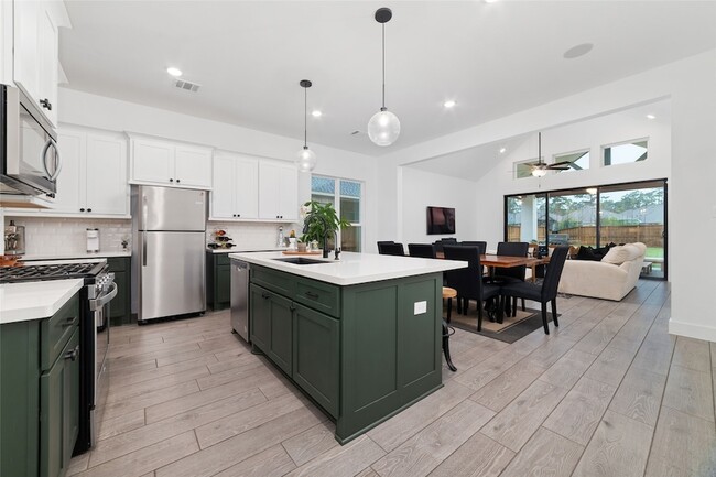 Building Photo - 28266 Emerald Bnd
