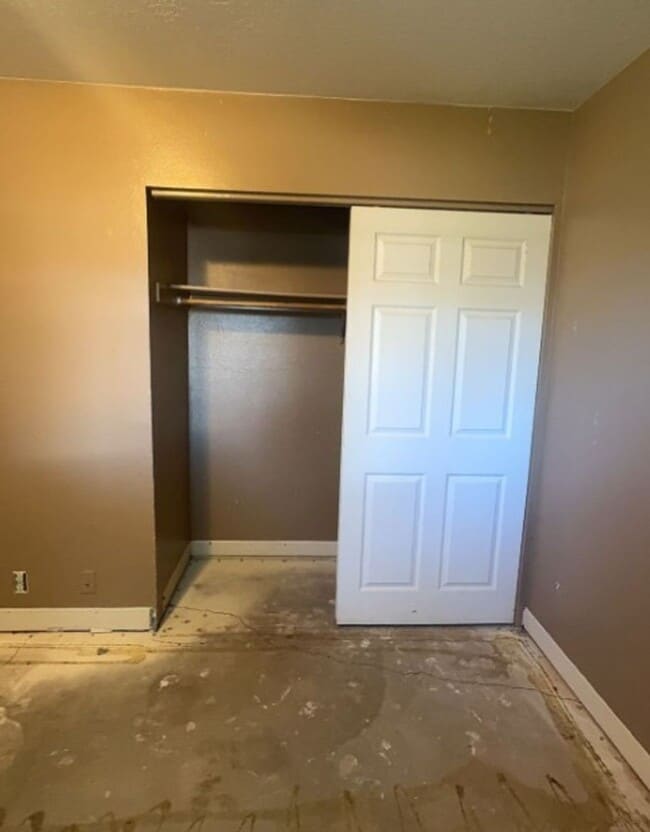 Building Photo - 585 S 225 W