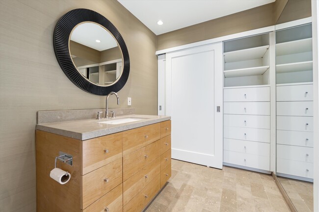 Building Photo - 6789 Shearwater Ln