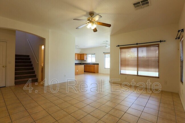 Building Photo - 2644 E Chester Dr