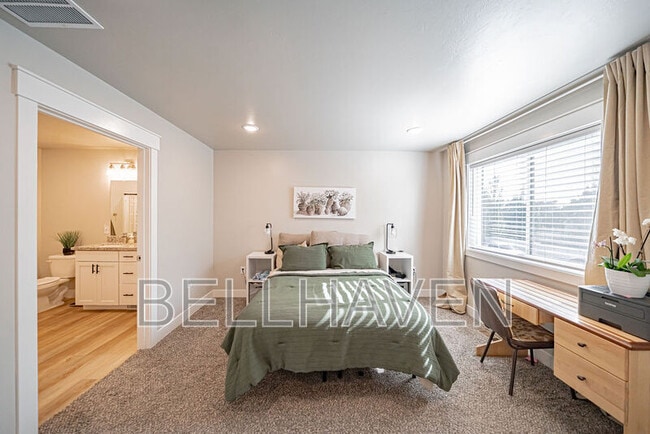 Building Photo - 380 S 3rd W