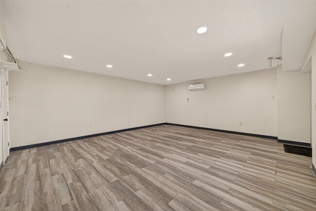 Building Photo - 6203 Gessner Rd