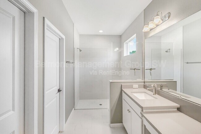 Building Photo - 30053 Island Club Dr