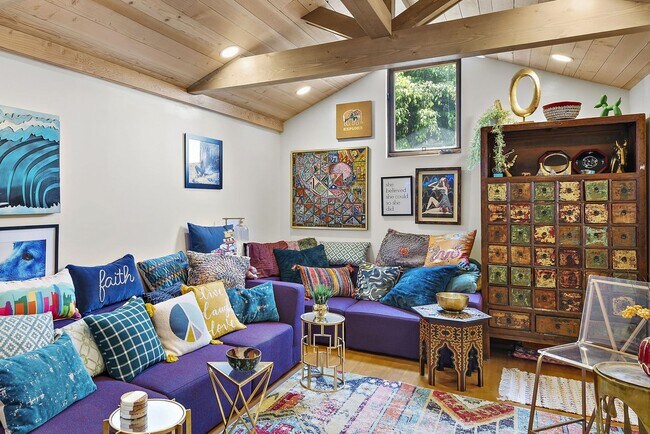 Building Photo - Ever dreamed of living under the sea?!