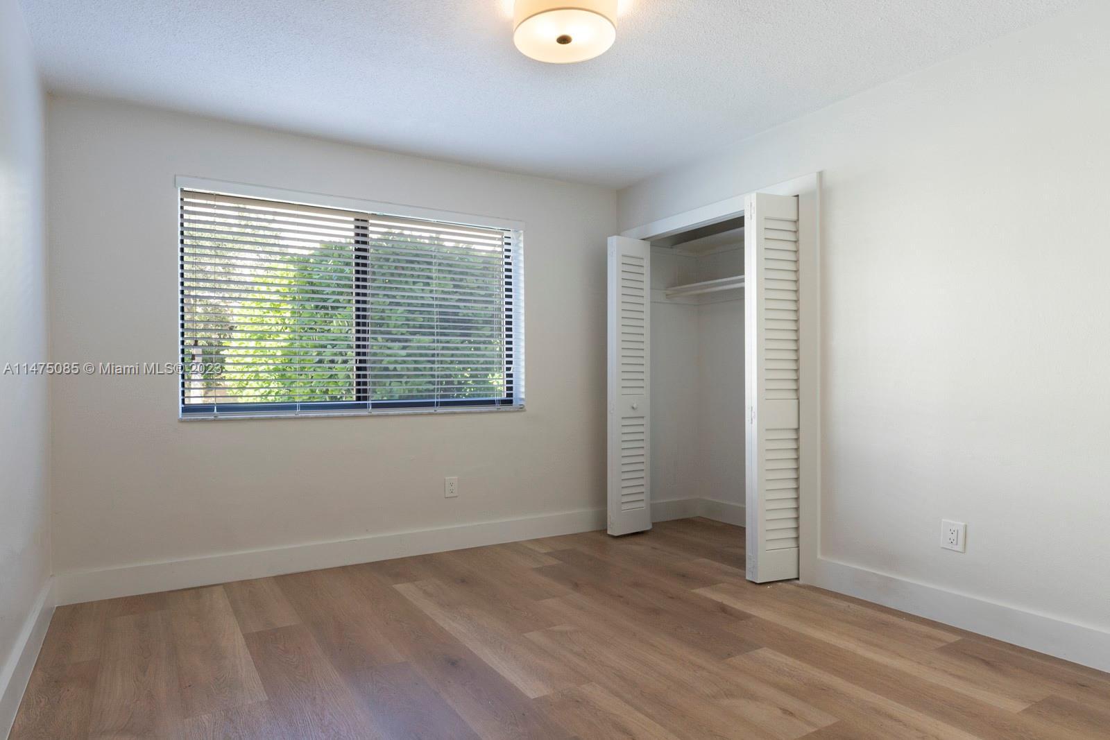 Building Photo - 531 Menendez Ave