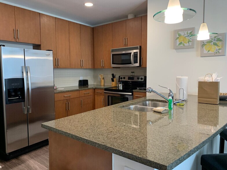 Building Photo - 544 S Church St