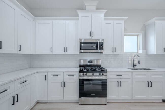 Building Photo - 2618 Piemonte Ave