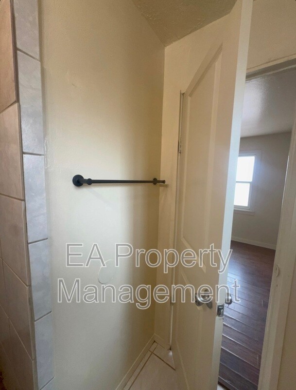 Building Photo - 529 Alvarado Dr SE