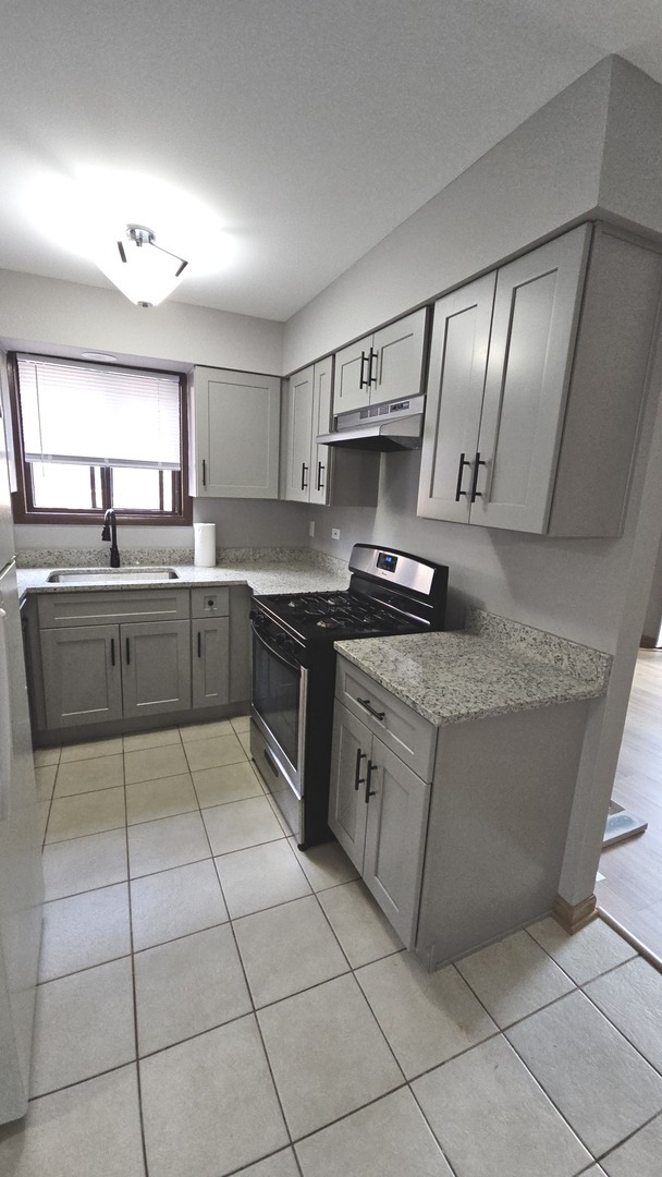 Building Photo - 15706 Independence Ct