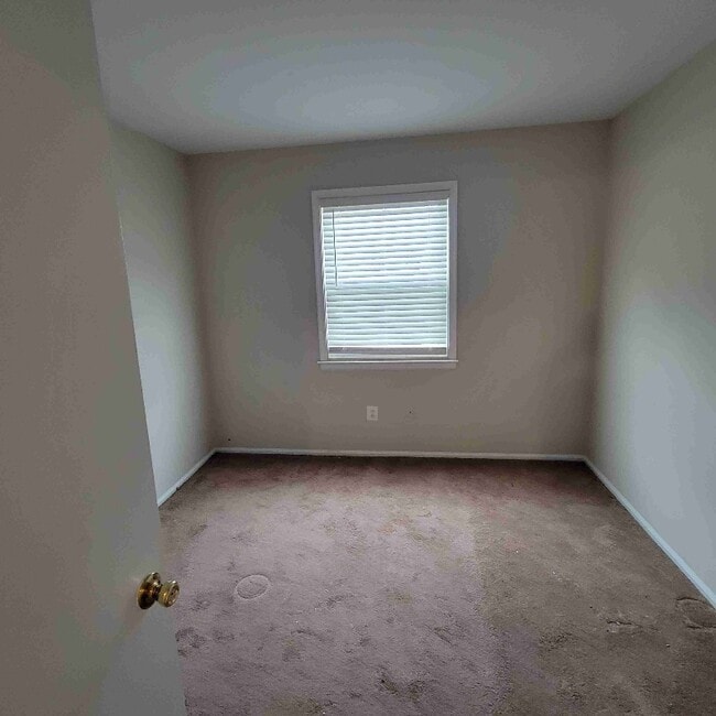 Building Photo - 2156 Birch Dr