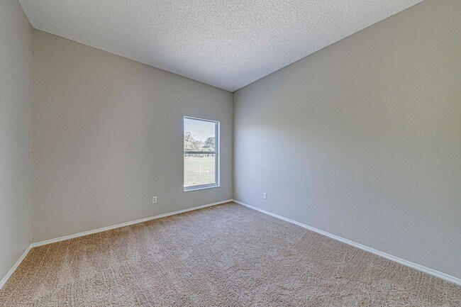 Building Photo - 745 Jaybee Ave