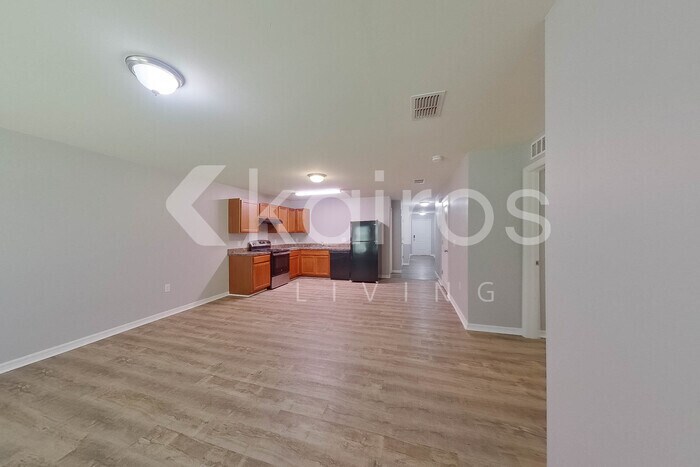 Building Photo - 2103 Roosevelt Ave