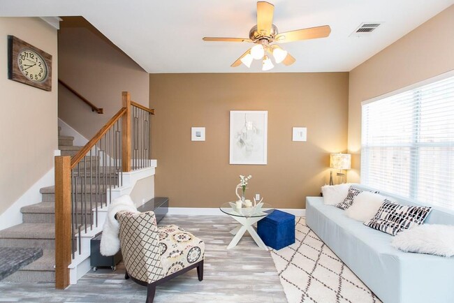 Building Photo - 1700 Perez St