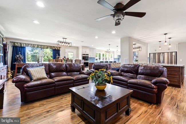 Building Photo - 4301 Mountain View Dr