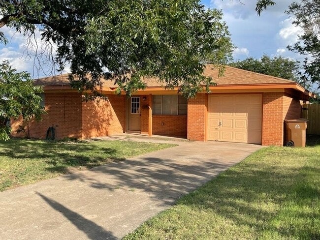 Building Photo - Modern Comfort, Classic Charm – Newly Reno...