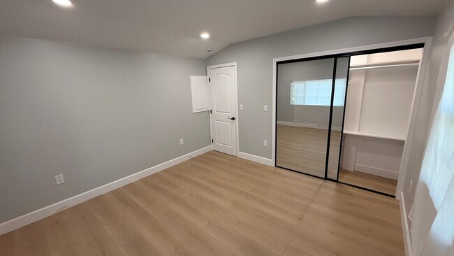 Building Photo - EPIC REA: Charming 2 Bed/ 1 Bath Home in O...