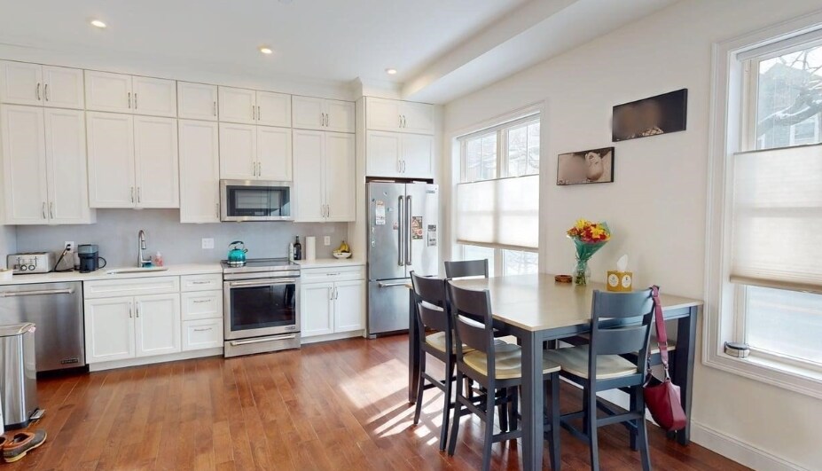 Building Photo - 4 Market St