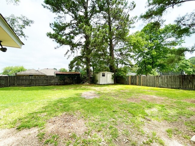 Building Photo - Spacious 4 Bedroom Home with Bonus Room in O'Neal Place