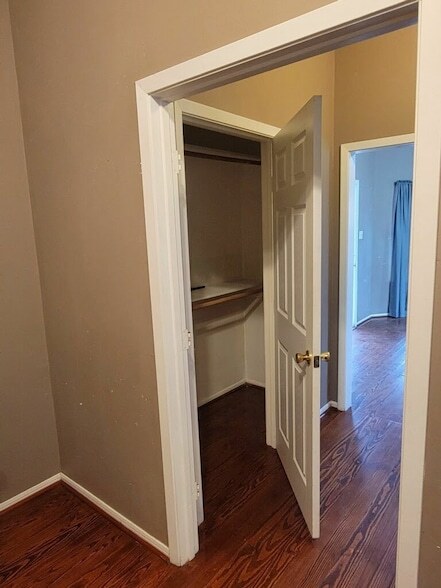 Building Photo - 1905 Chapman St