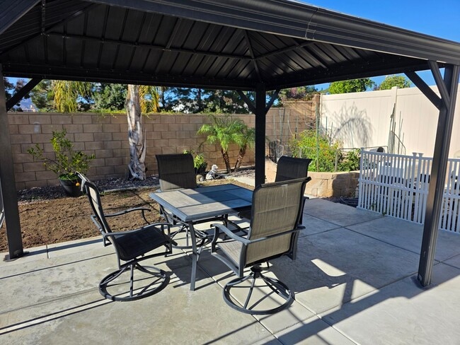 Building Photo - Gorgeous Single Level, 4 Bedroom Pool Home with Solar!