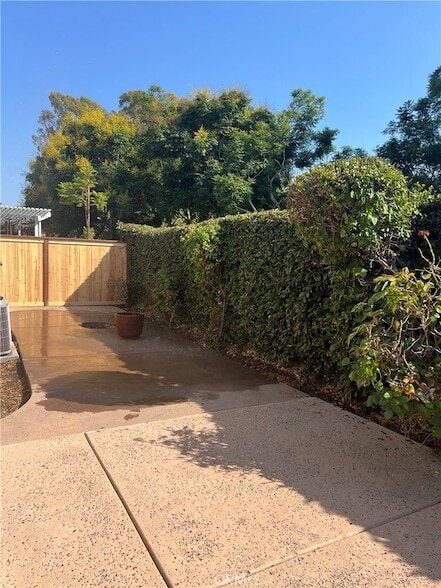 Building Photo - 26 Alderbrook