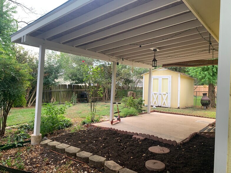 Back yard - 9811 Covered Wagon