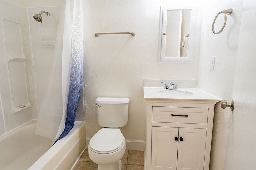 Building Photo - 2209 Peppertree Way