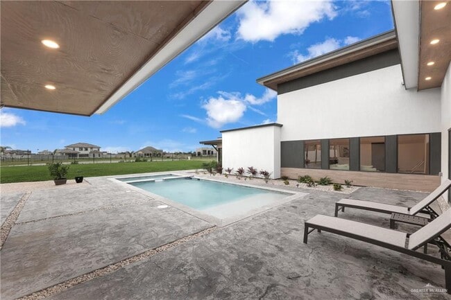 Building Photo - 4712 Estancia Pkwy