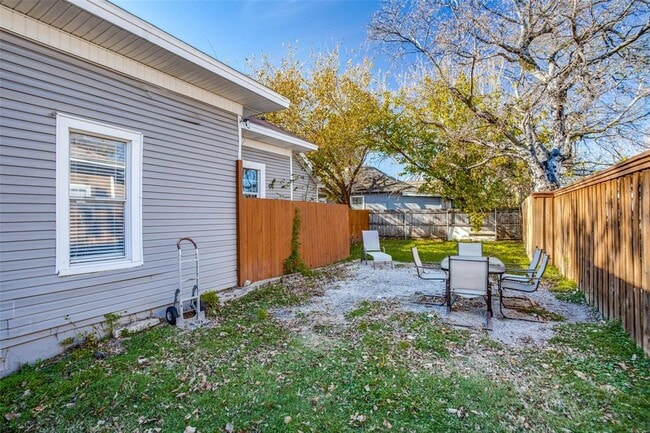 Building Photo - 5201 Eastside Ave