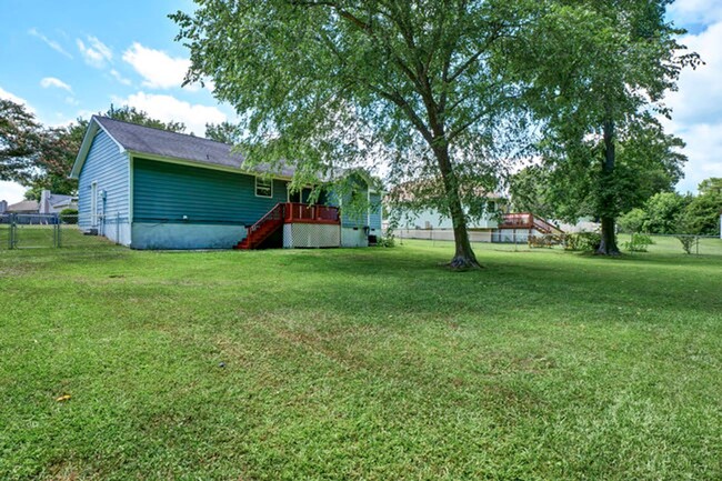 Building Photo - 221 Pollard Dr