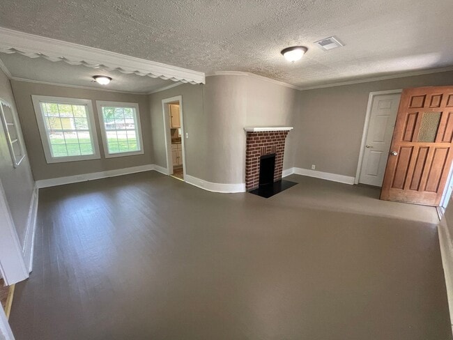 Building Photo - Updated 3/1 House in Cedartown- $1,395