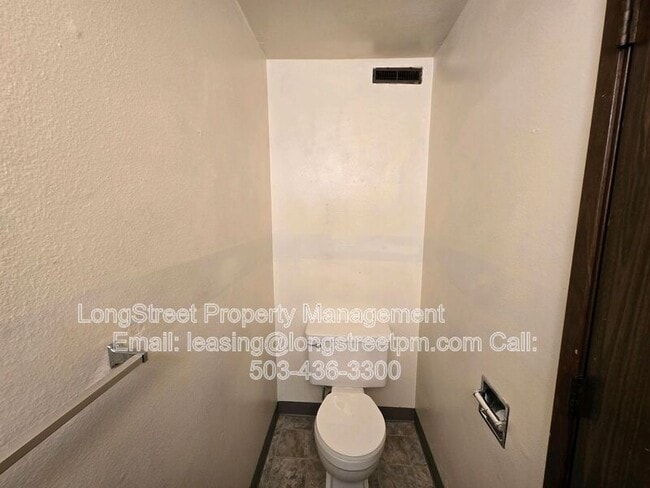 Building Photo - 2145 NW Highland Dr