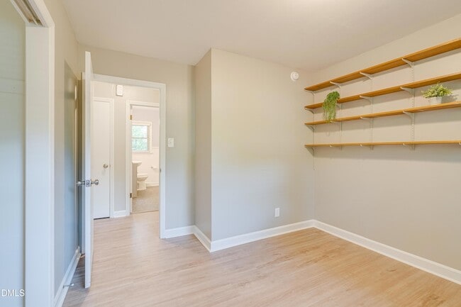 Building Photo - 2026 Jefferson Dr