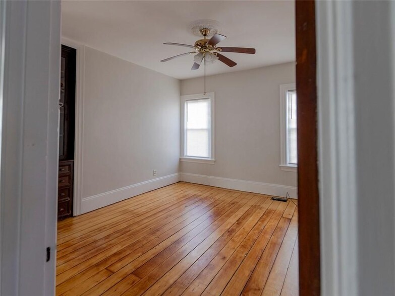 Building Photo - 18 Meader St