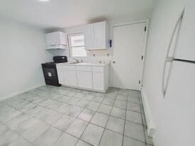 Building Photo - 12 Houston Ter