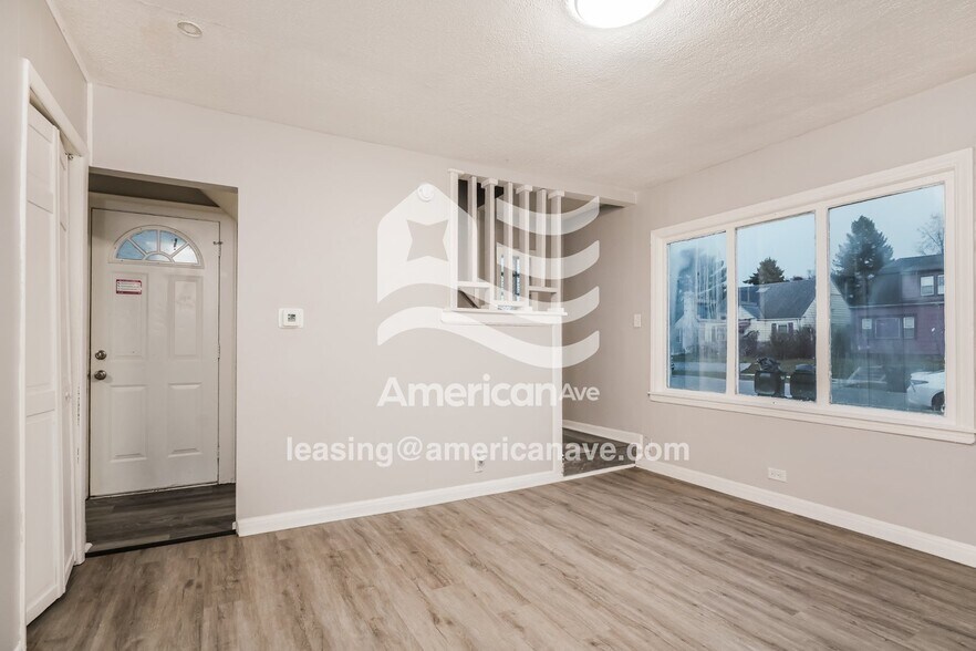 Building Photo - 501 E Irvington Ave