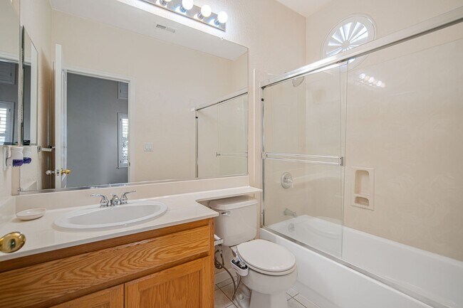 Building Photo - Highly Desirable Executive Home: 4 Bedrooms, 3 Bathrooms of Luxury Living