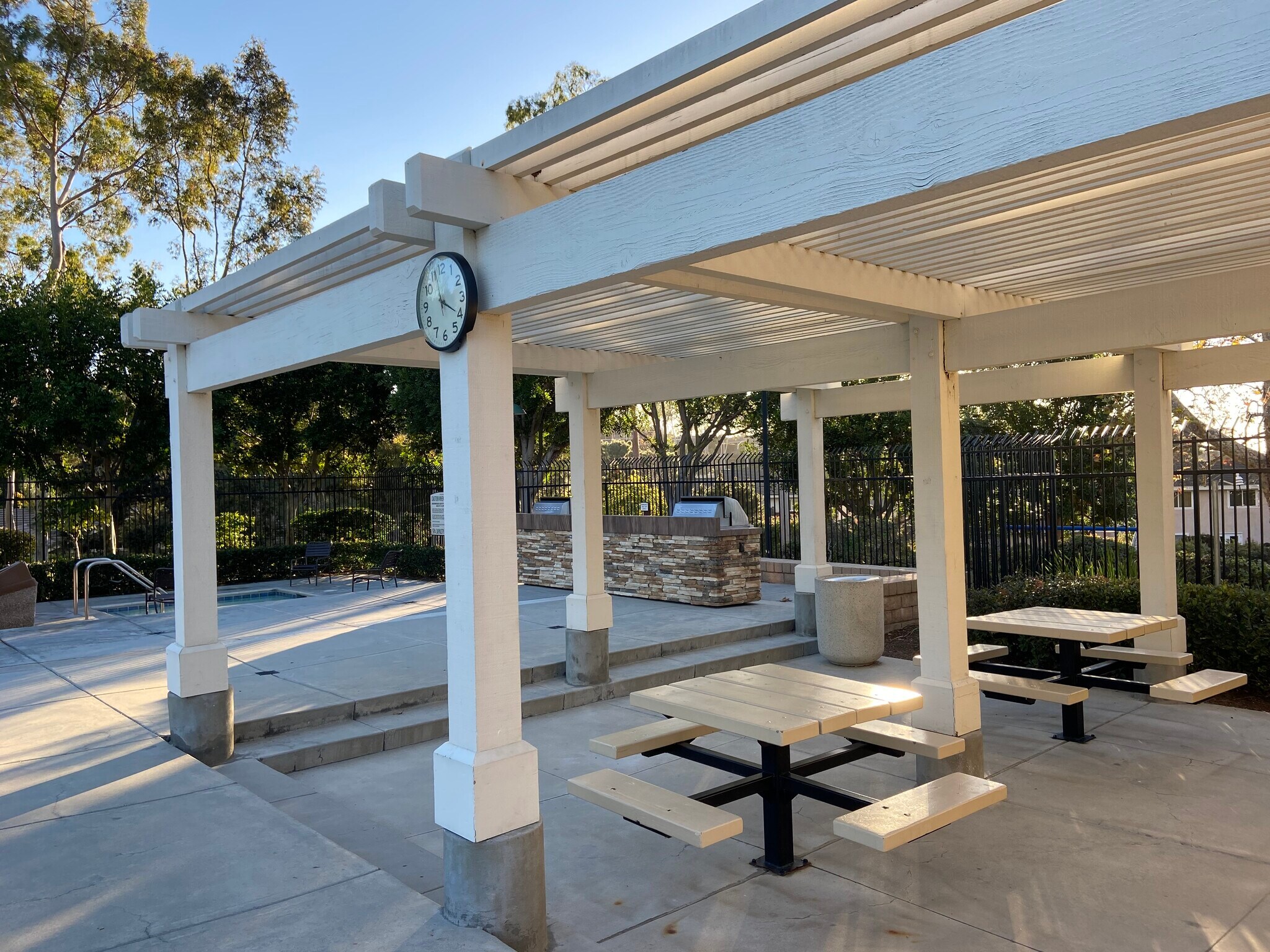 Building Photo - 5 Sandpebble