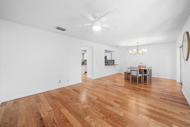 Building Photo - 2940 Florida Blvd