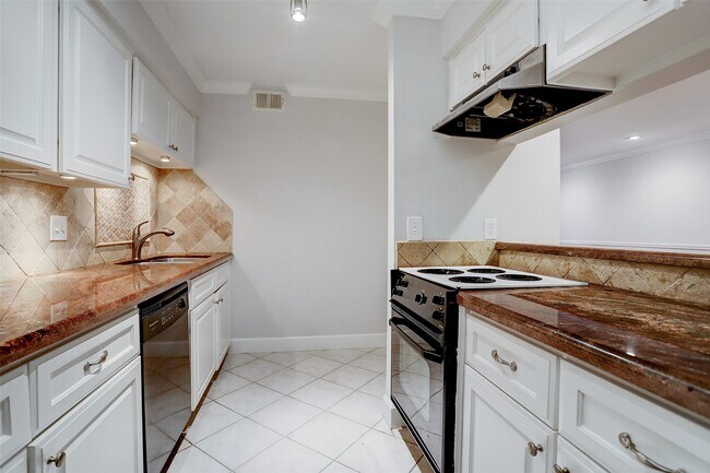 Building Photo - 3131 Cummins St