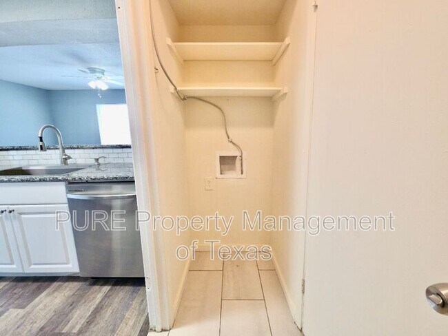 Building Photo - 5808 Wellington Dr