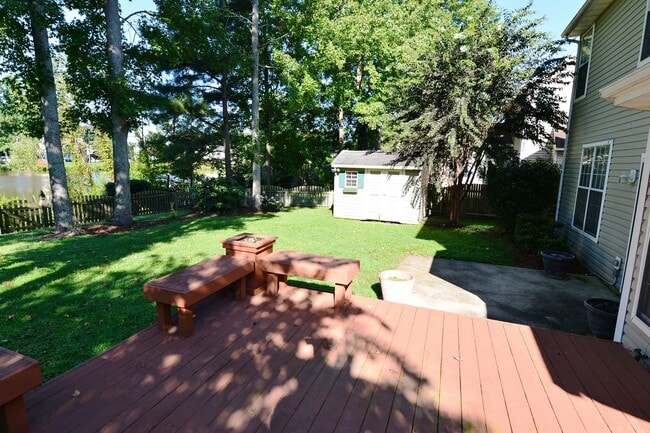 Building Photo - Lakefront home in Grassfield School District