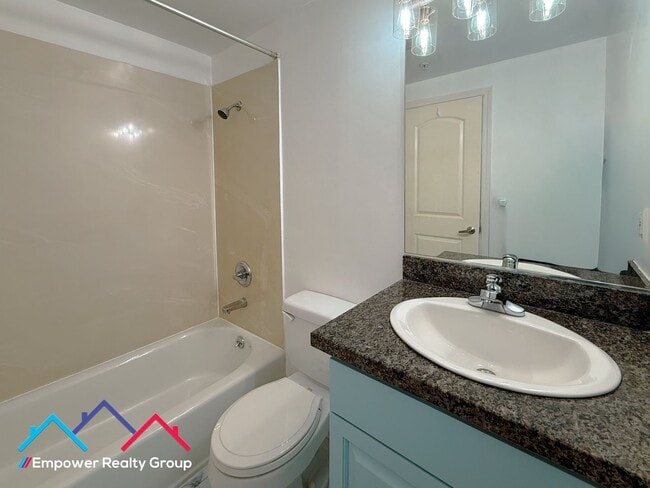 Building Photo - Spacious 3 Bedroom 2 Baths Corner Condo