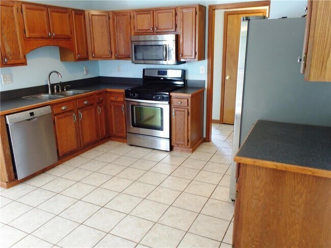 Building Photo - 4865 Camberbridge Dr