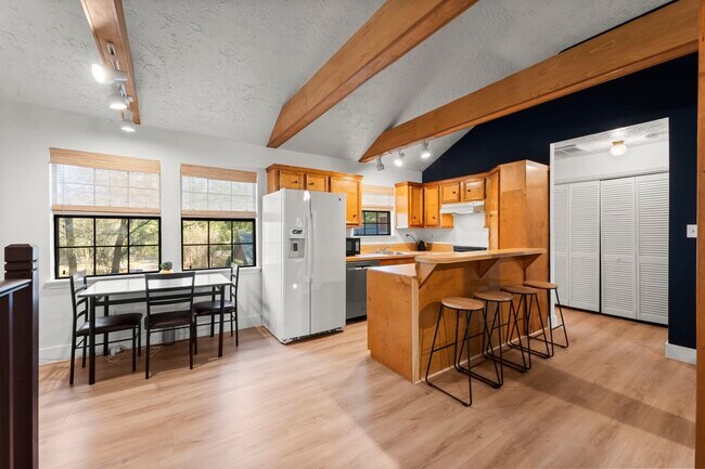 Building Photo - 8623 Miller Rd